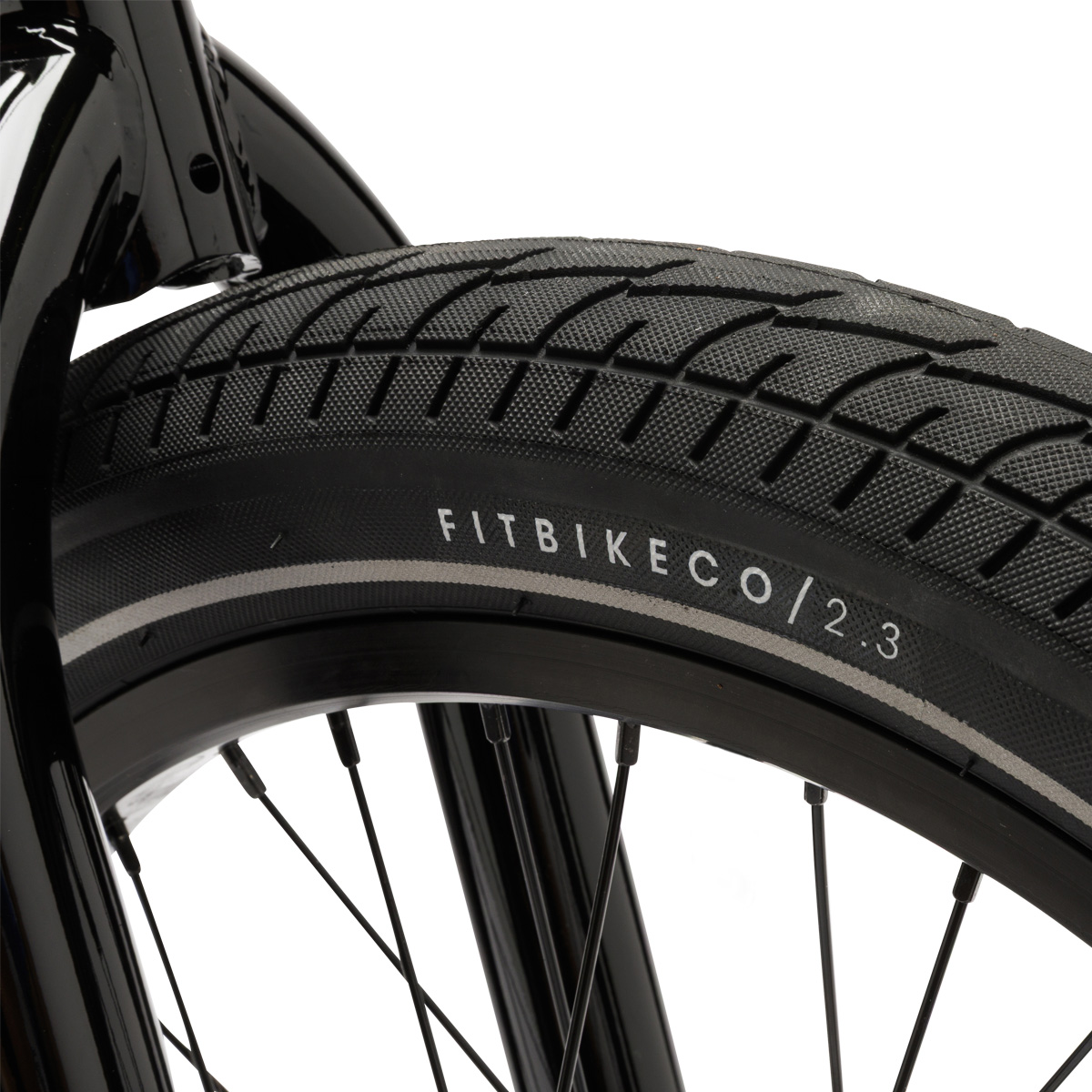 FIT_26_18_GLOSS_BLACK_DETAIL_002