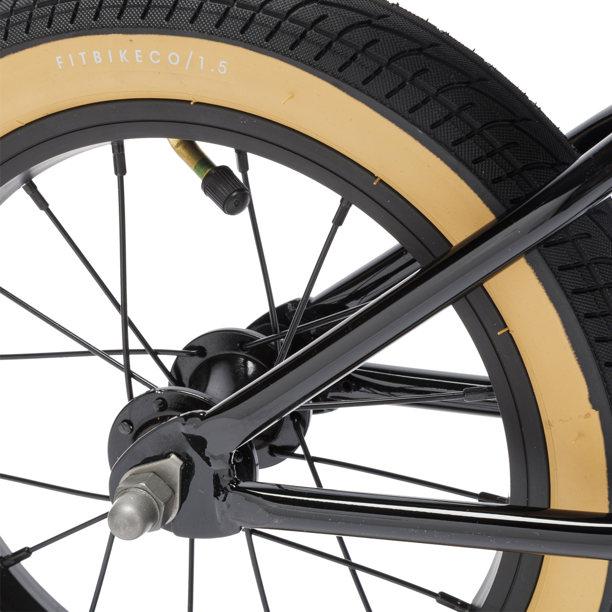 FIT_26_MISFIT_BALANCE_GLOSS_BLACK_DETIAL_REAR_WHEEL